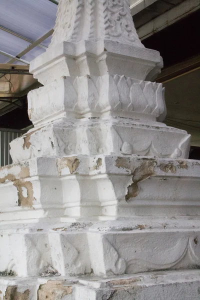 kırık beyaz ayağı