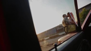 Yeni evliler yapraklara