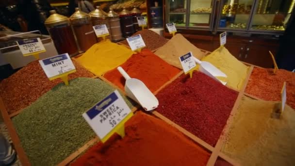 Baharat ve otlar Caddesi'nin bir sayaçta Türk ın Bazaarı alışveriş — Stok video