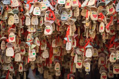 Lijiang, Çin, 19 Ekim 2014: Rüzgar çanı Lijiang antik Yunnan, Çin kasabasında dileklerimle. Lijiang zengin kültür ve tarih ile Çin'in en güzel şehirlerinden biri olduğunu.