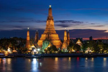 Wat Arun, alacakaranlık döneminde günbatımı Bangkok, Tayland
