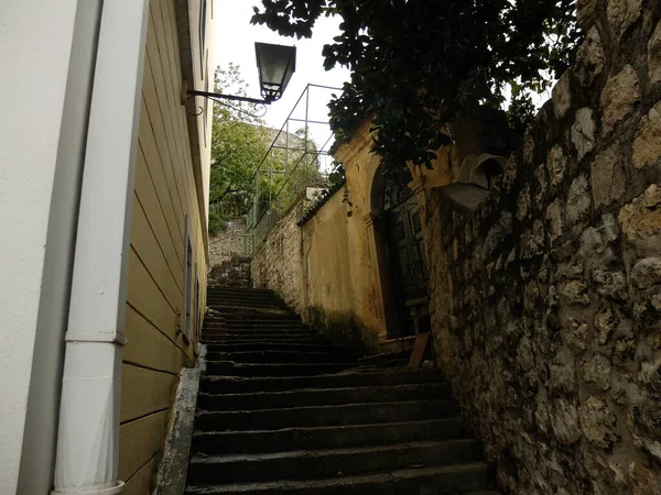 Herceg Novi - gamla stan efter regn — Stockfoto