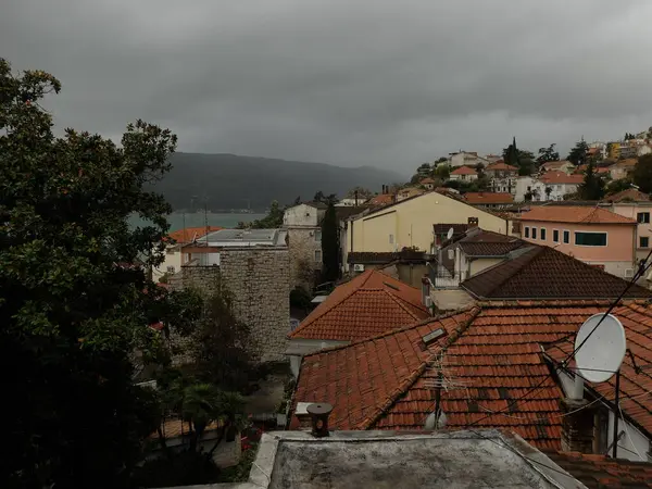 Herceg Novi - vieille ville après la pluie — Photo