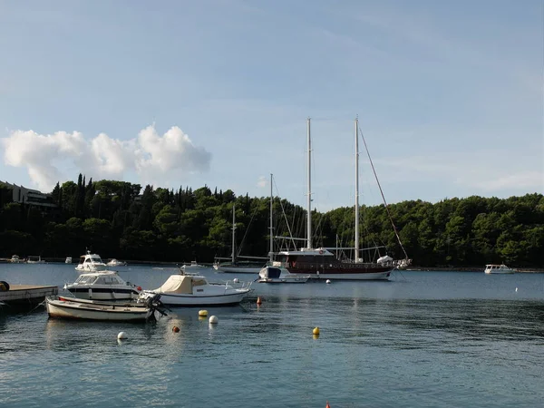 Cavtat gamla stan och havsutsikt - Kroatien — Stockfoto