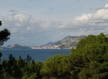 Cavtat eski kasaba ve deniz manzarası - Hırvatistan