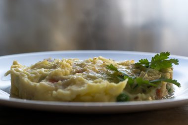 Yan plaka üzerinde tuz cod brandade