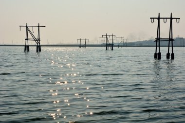 Göl kenarında Lokbatan, Azerbaycan tarafından sular altında dikmesi