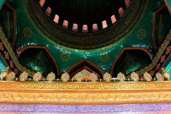 Ψάχνει επάνω μέσα Bibiheybat Τζαμί — Φωτογραφία Αρχείου