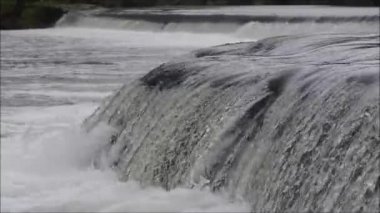 Warleigh Weir akan su