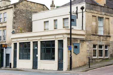 Bölüm Bir Kamu Evi