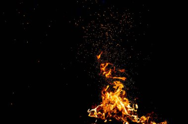 Ateş parkları, alev ve dumanla yanan ağaçlar. Siyah arka planda garip garip elementsel ateşli figürler. Kömür ve kül. Geceleri soyut şekiller. Doğada şenlik ateşi. Elementin gücü