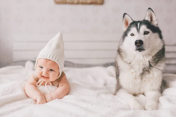 Pasgeboren Baby Levensstijl Soft Focus Portret Liggend Terug Samen Met — Stockfoto