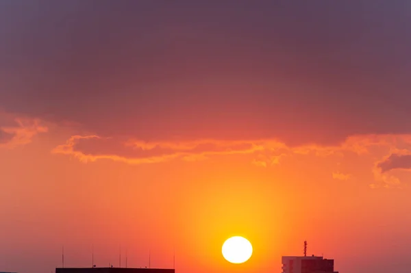 Stadsgezicht Zonsondergang Met Silhouetten Van Huizen — Stockfoto