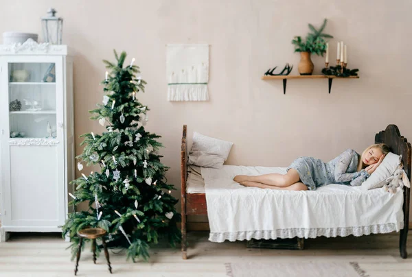 Young Beautiful Girl Sleeping Bed Toy Child Room Christmas Tree — Stock Photo, Image