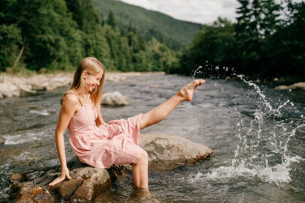 Young Happy Girl Foot Splashing Water — Stock Photo, Image