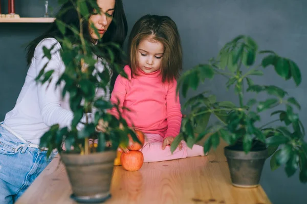 Adorable Young Woman Playing Her Little Funny Daughter Kitchen Portrait — Stock Photo, Image