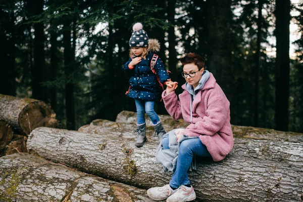 Bilde Vakker Ung Hvit Kvinne Med Pent Ansikt Kort Mørkt – stockfoto