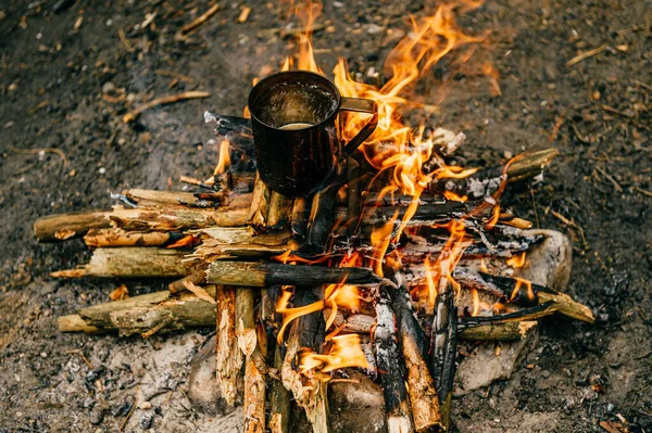 Metal Mug Heats Bonfire — Stock Photo, Image