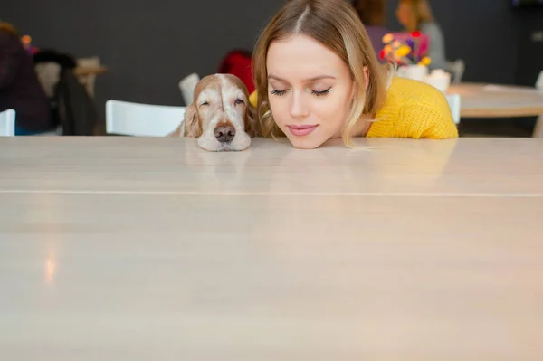 Heads Blonde Girl Her Cocker Spaniel Puppy Lying Together Table — Stock Photo, Image