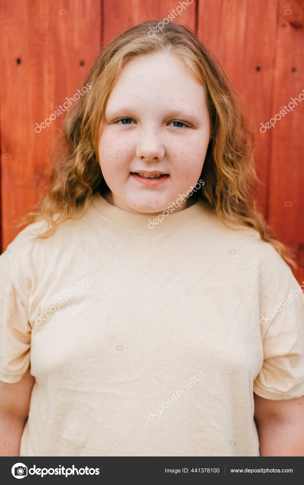 little chubby ru" Portrait Cheerful Chubby Girl Long Hair Yellow Shirt Stands Village — Stock  Photo © hplovecraft.mail.ru #441378100