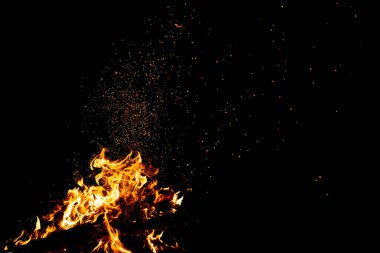 Ateş parkları, alev ve dumanla yanan ağaçlar. Siyah arka planda garip garip elementsel ateşli figürler. Kömür ve kül. Geceleri soyut şekiller. Doğada şenlik ateşi. Elementin gücü