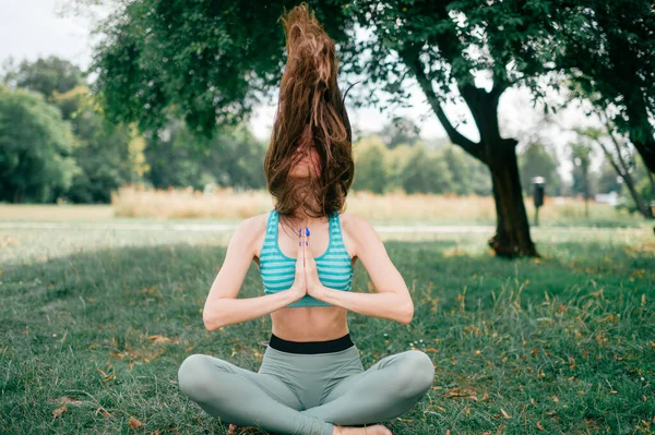 Mujer yoga fotos de stock, imágenes de Mujer yoga sin royalties