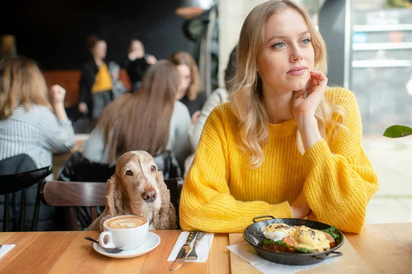 Young Caucasian Cheerful Blonde Girl Sitting Hugging Together Her Lovely — Stock Photo, Image