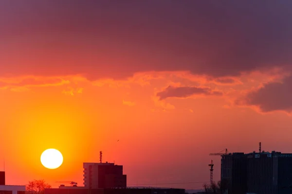 Stadsgezicht Zonsondergang Met Silhouetten Van Huizen — Stockfoto