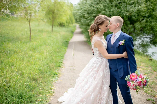 Hermosa Boda Pareja Aire Libre Retrato —  Fotos de Stock