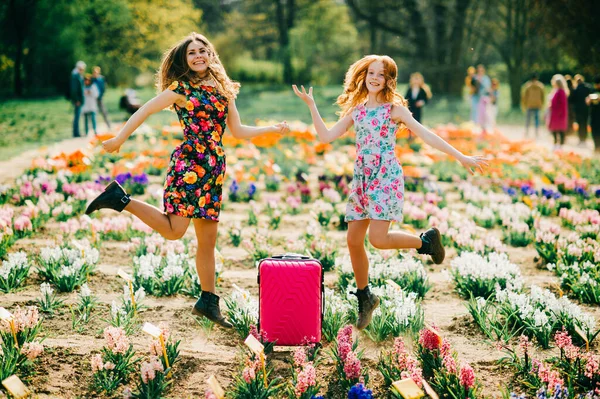 Mooi Meisje Met Lang Rood Haar Vreugde Met Haar Vrij — Stockfoto