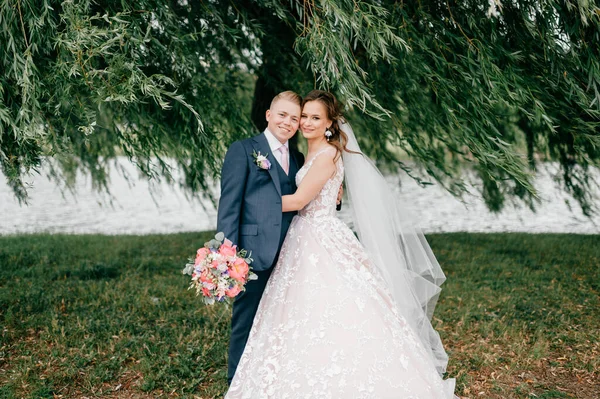 Hermosa Boda Pareja Aire Libre Retrato —  Fotos de Stock