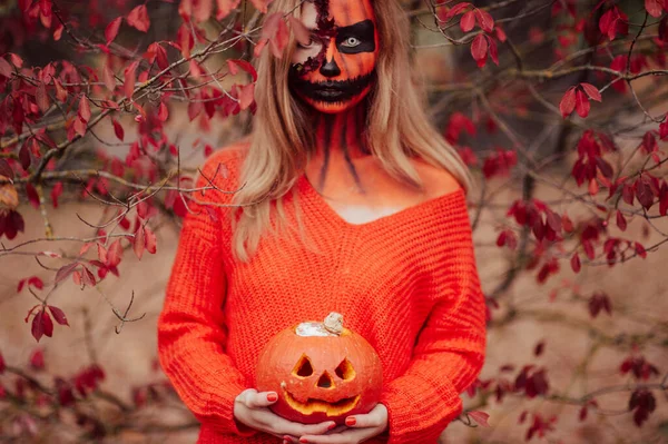 Junges Blondes Mädchen Mit Halloween Gesichtskunst Posiert Freien Konzept Der — Stockfoto
