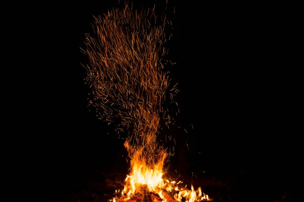 Centelhas Fogo Chamas Movimento Sobre Fundo Preto Textura Erupção — Fotografia de Stock