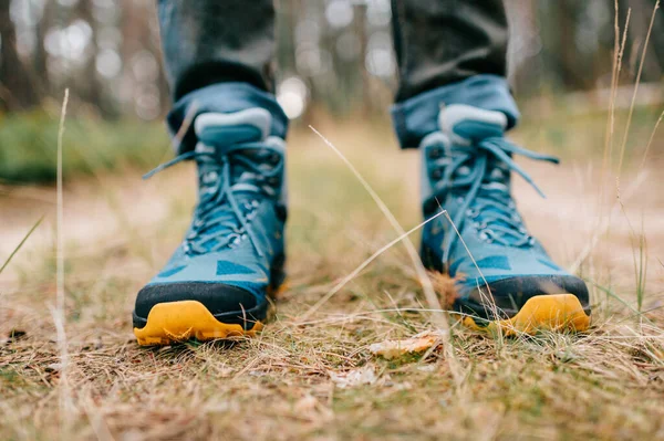 Mužské Nohy Sportovních Turistických Botách Pánské Nohy Trekking Boty Pro — Stock fotografie