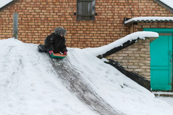 Funny Child Dressed Adult Oversized Jacket Riding Sled Icey Trek — Stock Photo, Image