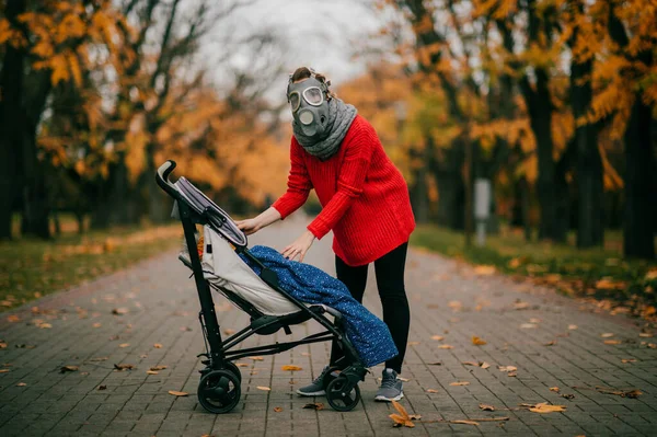 Beautiful Tall Woman Red Jacket Black Pants Gas Mask Her — Stock Photo, Image