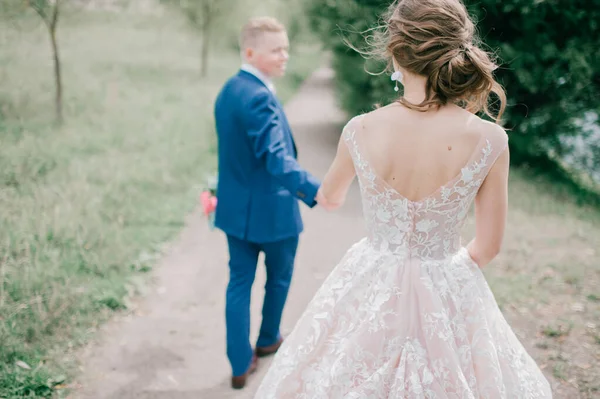 Hermosa Boda Pareja Aire Libre Retrato —  Fotos de Stock