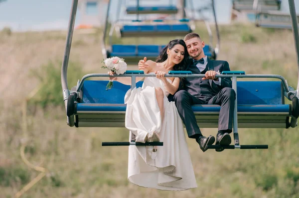 Caucásico Boda Pareja Equitación Cable —  Fotos de Stock