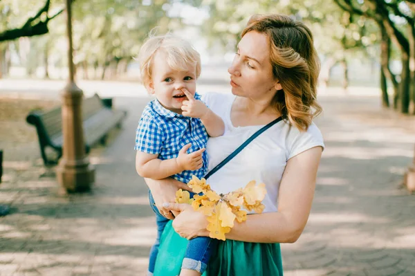 Happy Young Caucasian Mom Her Little Blonde Son Spend Time — Stock Photo, Image