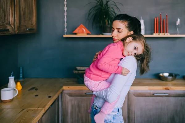 Adorable Young Woman Playing Her Little Funny Daughter Kitchen Portrait — Stock Photo, Image