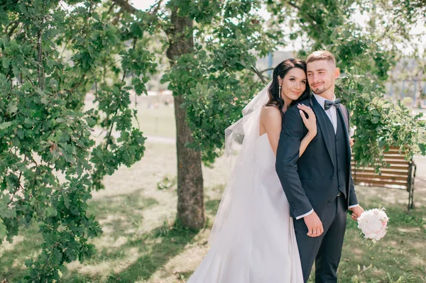 Magnifique Mariage Couple Extérieur Portrait — Photo