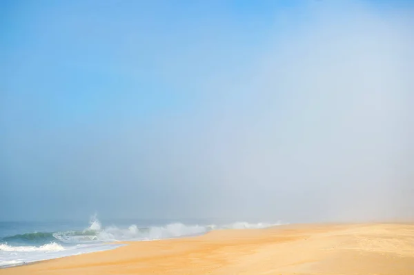 Γραφικό Τοπίο Θαλασσογραφία Ομιχλώδης Εγκαταλελειμμένη Άγρια Παραλία Τέχνη Όμορφο Τοπίο — Φωτογραφία Αρχείου