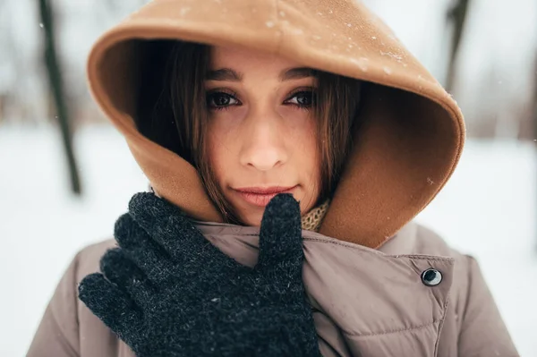 Detailní Portrét Krásné Dlouhé Vlasy Brunnette Dívka Georgian Vzhled Pózovat — Stock fotografie