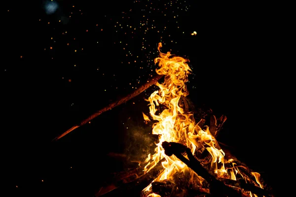 Brûler Des Bois Avec Des Étincelles Flamme Fumée Étranges Étranges — Photo