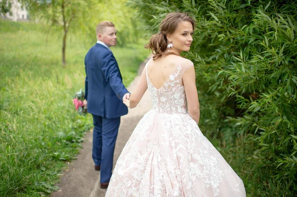 Hermosa Boda Pareja Aire Libre Retrato —  Fotos de Stock