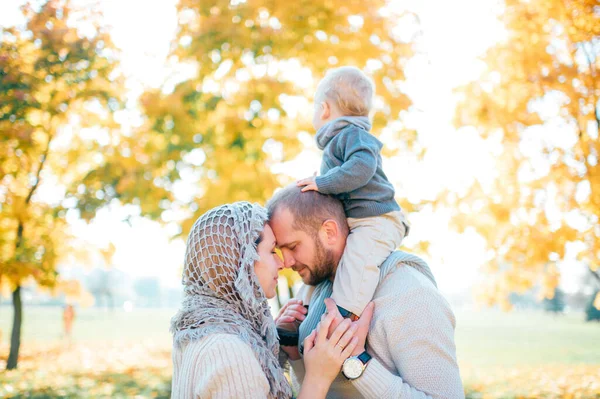 Family Couple Kissing Outdoor Baby Sitting Fathers Shoulders — Stock Photo, Image