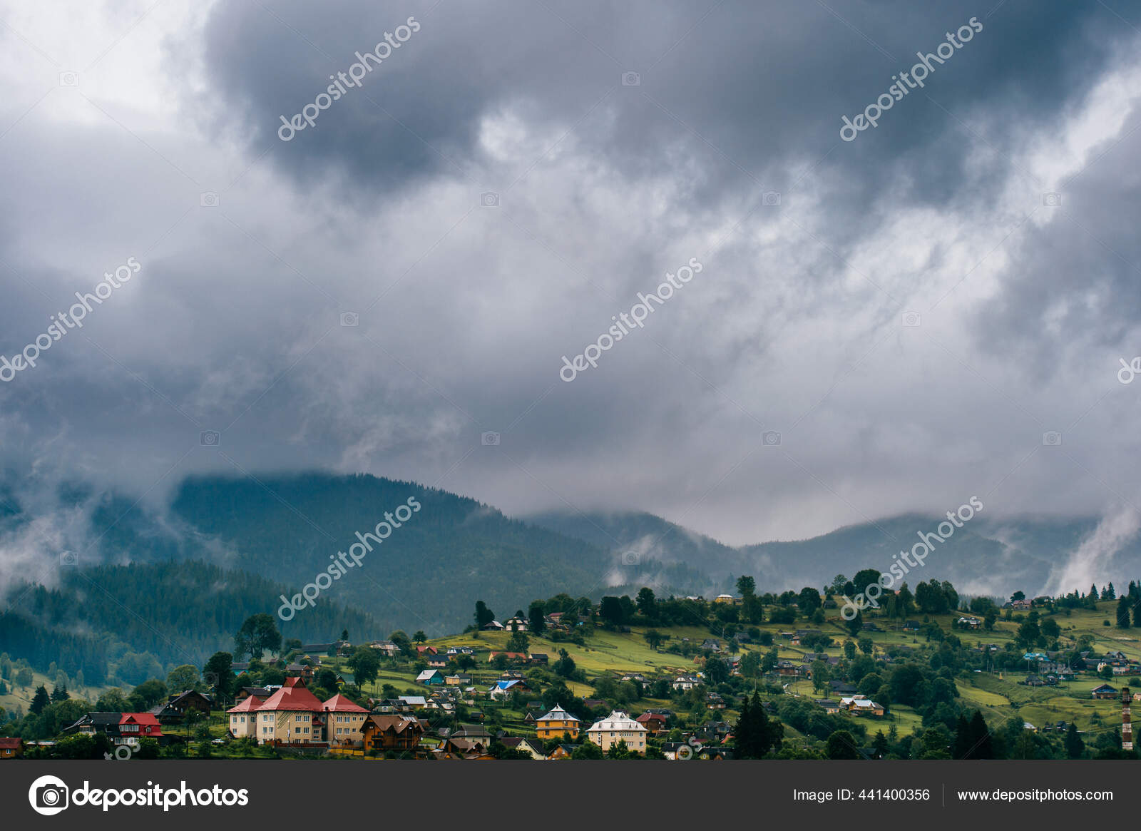 Pemandangan Alam Yang Indah Pemandangan Indah Pegunungan Berkabut Puncak Ditutupi Stok Foto C Hplovecraft Mail Ru 441400356
