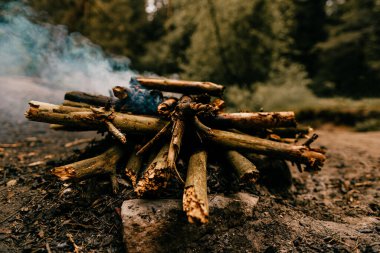 Kapatın şenlik ateşini.