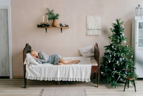 Young Beautiful Girl Sleeping Bed Toy Child Room Christmas Tree — Stock Photo, Image