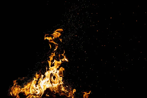 Brennende Hölzer Mit Feuerwerkskörpern Flammen Und Rauch Seltsame Merkwürdige Elementare — Stockfoto
